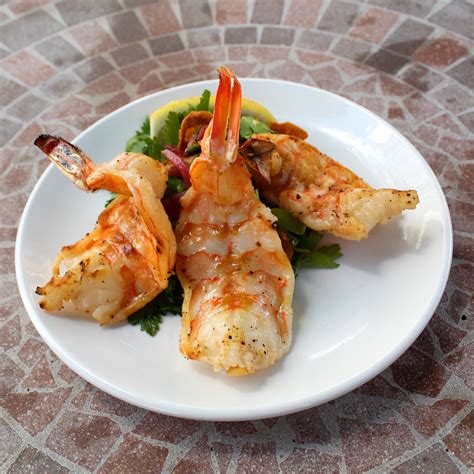 Jumbo shrimp - Medium – 41 to 50 pieces of shrimp in a pound. (41/50 count) Small – 51 to 60 pieces of shrimp in a pound. (51/60 count) Extra small – 61 to 70 pieces of shrimp in a pound. (61/70 count) Tiny or salad style – 71+ pieces of shrimp in a pound. (71+ count) Note: while these numbers will give you an estimated size range and count per pound ...